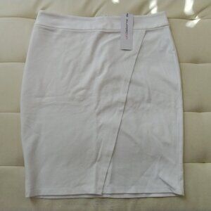 NEW ($44) Women's LIZ CLAIBORNE White Skirt Size 6